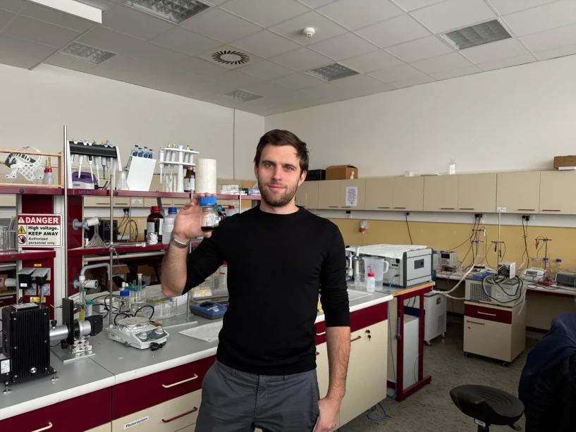 <p><strong>CATRIN:</strong> Czech scientists develop a material for producing chemicals from water and sunlight, inspired by human enzymes</p>