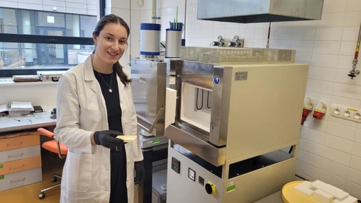 Awarded student Tereza Havlíková is developing ceramics that glow