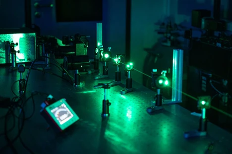 Microscope of the Future: Combining Light and Electrons Wins Prestigious Grant