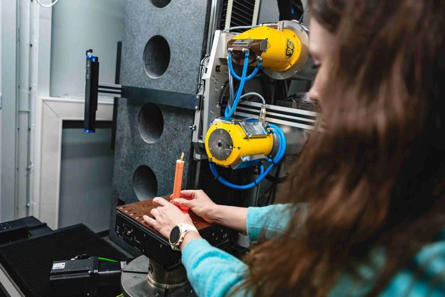 CEITEC BUT/Jakub Rozboud: Live Corals Traveled by Train from Vienna to Brno. Scientists Uncovered Their Secret Life: Markéta Kaiser is placing a coral sample into CT for scanning.