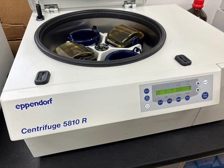 Eppendorf 5810R Benchtop Centrifuge with Rotor (Tested)
