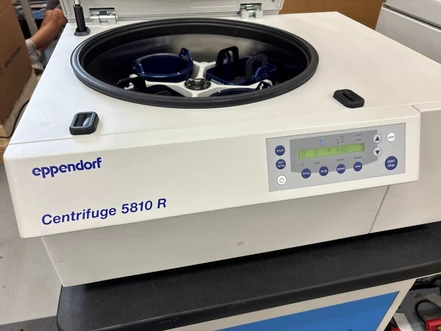 Eppendorf 5810R Benchtop Centrifuge with Rotor (Tested)