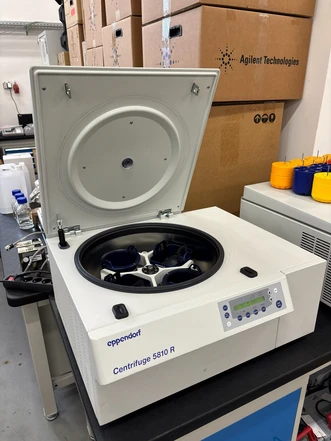 Eppendorf 5810R Benchtop Centrifuge with Rotor (Tested)