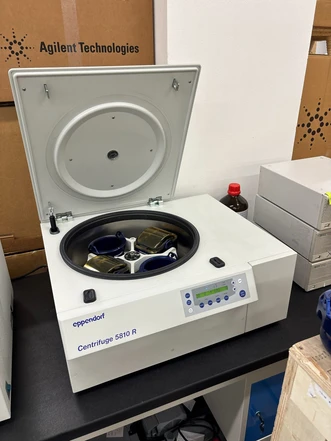 Eppendorf 5810R Benchtop Centrifuge with Rotor (Tested)