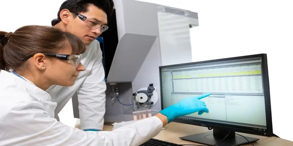 Thermo Fisher Scientific Internal Standards in ICP-OES A Practical Guide to Better Accuracy and Precision