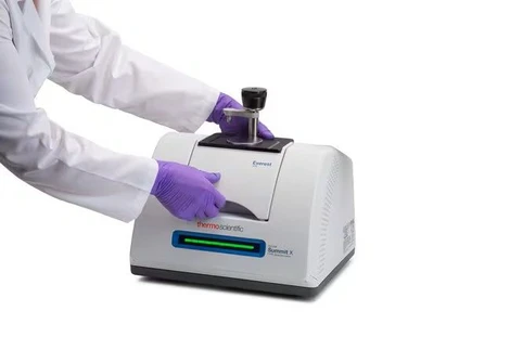 Thermo Scientific Nicolet Summit PRO FTIR Spectrometer