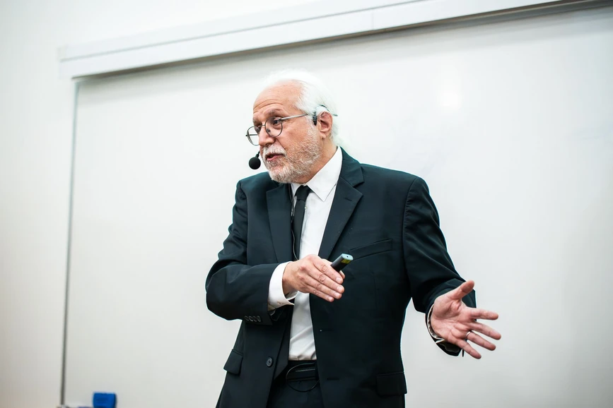 IOCB Prague/Tomáš Belloň: From daily pills to one injection a year. HIV prevention pioneers visit IOCB Prague: Jeffrey Birnbaum, M.D., MPH, SUNY Downstate Health Sciences University, NY, USA