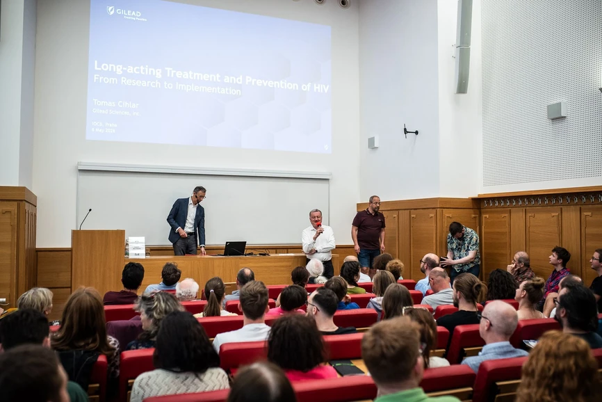 IOCB Prague/Tomáš Belloň: From daily pills to one injection a year. HIV prevention pioneers visit IOCB Prague