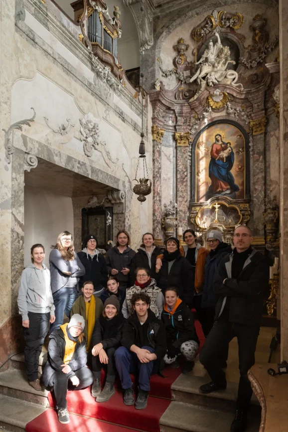 University of Pardubice/Christoph Schleßmann: International AKTION Workshop Explored the St. George Chapel at Český Krumlov Castle: The project team in St. George’s Chapel.
